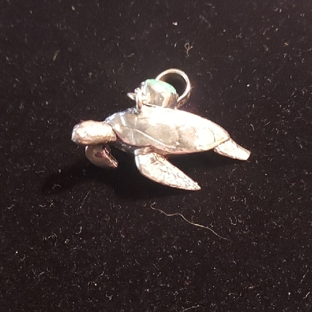 For the beautiful Leah.❤️Sterling Silver 925 Sea Turtle Pendant with Turqoise - Picture 6 of 6